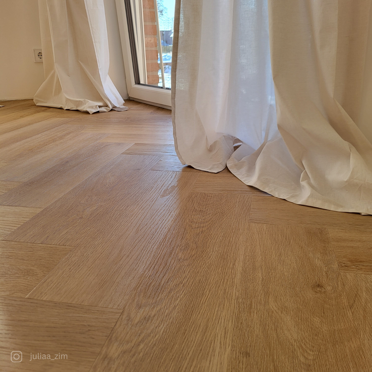 »Eiche Oleander« SPC Vinylboden Unique Holzoptik im Fischgrätdesign Raumbild 13 - Juliaa_zim