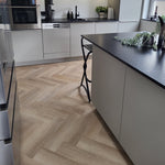 Modernes Fischgrät-Design in Beige 