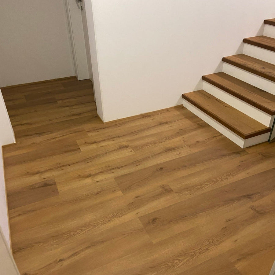 Klick-Vinylboden Natur Eiche rotbraun mit lebendiger Struktur