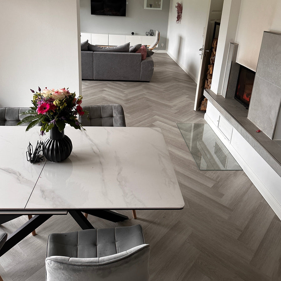 Fischgrät Design in Grau  Esszimmer