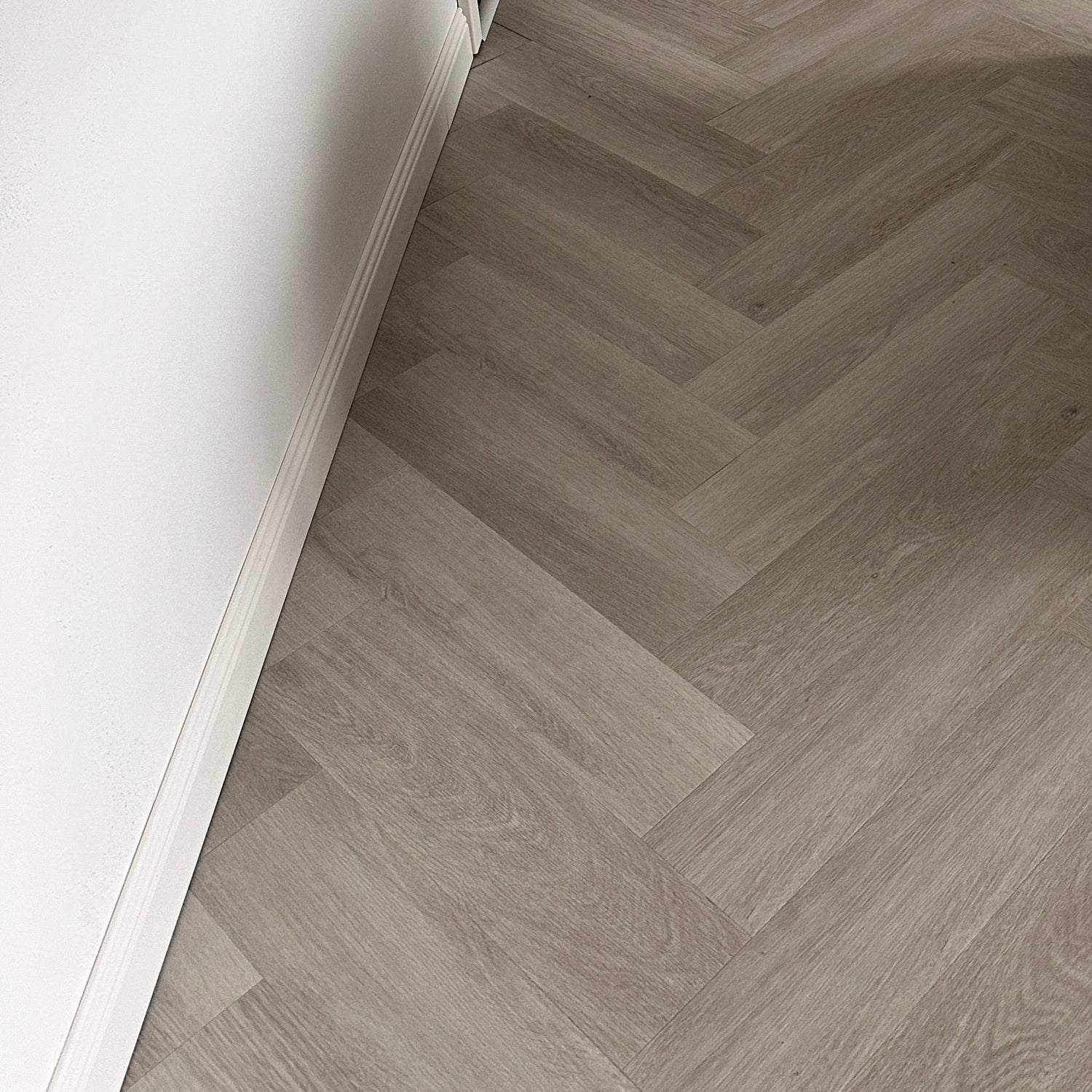  »Eiche Sago« SPC Vinylboden Unique Fischgrätdesign in Holzoptik Details 