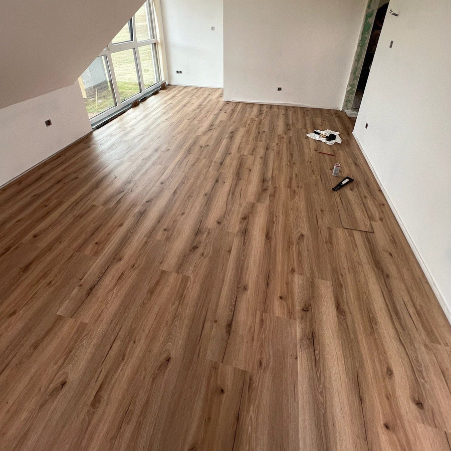 Klick-Vinyl in braun mit Holzoptik