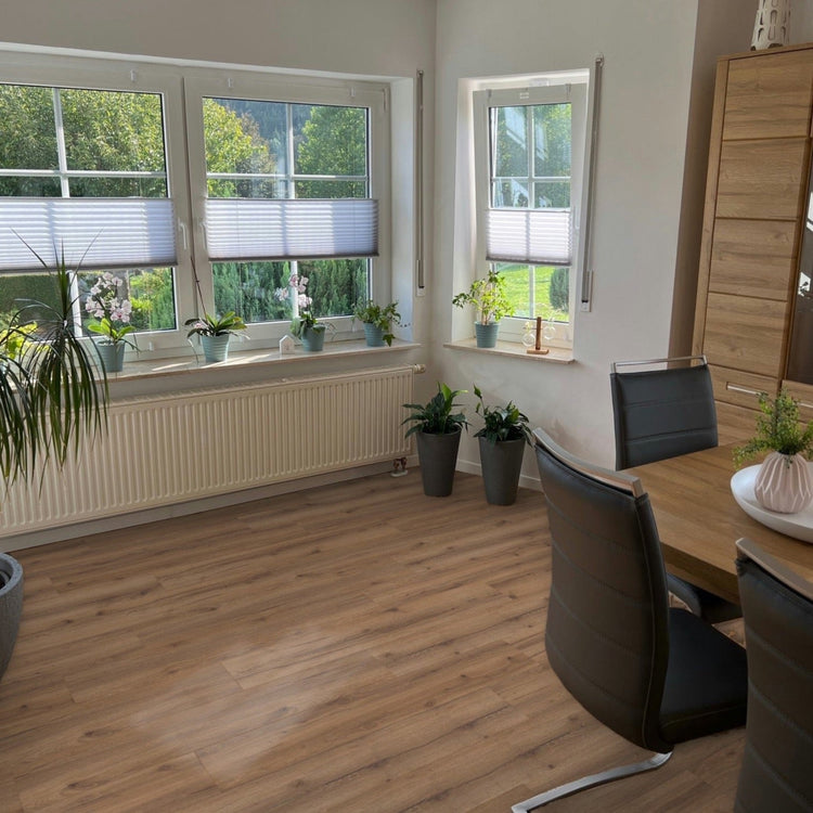 Draufsicht authentischen Holznachbildungen in Braun Esszimmer