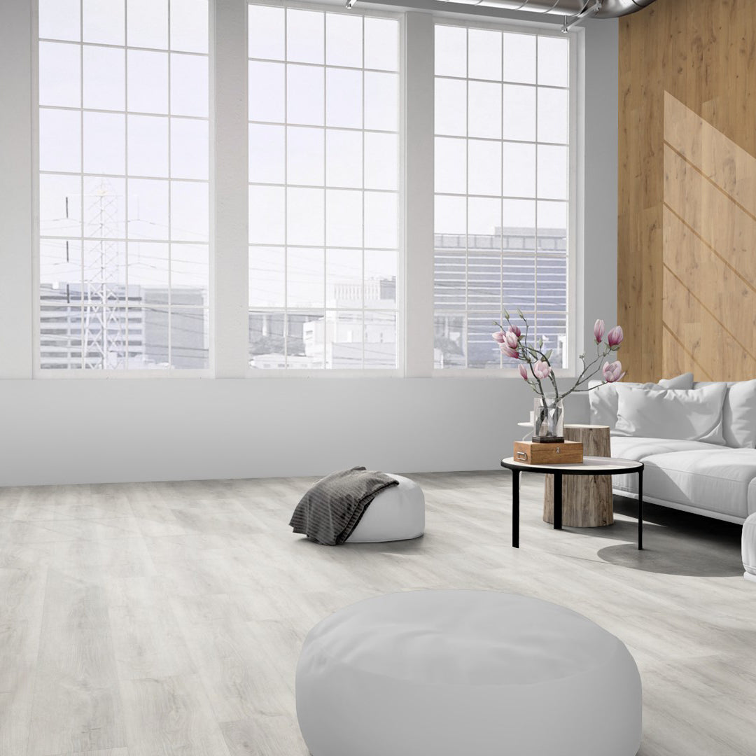 Klebevinyl graue Holzoptik im Wohnzimmer