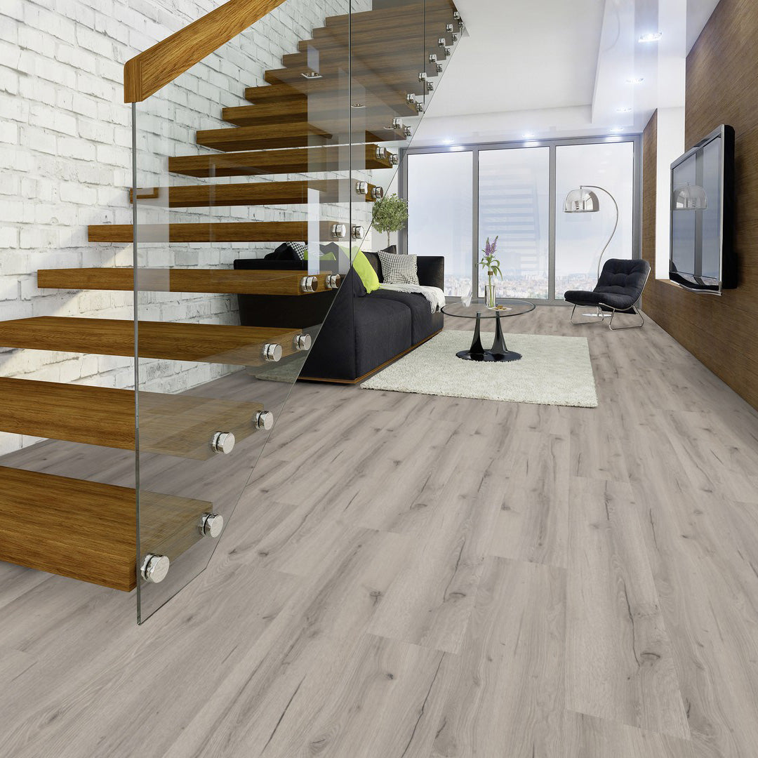  »Eiche Silviana« Klebevinyl Unique Holzoptik Treppenaufgang